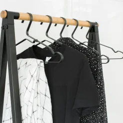 4 Perchas Linn, negro