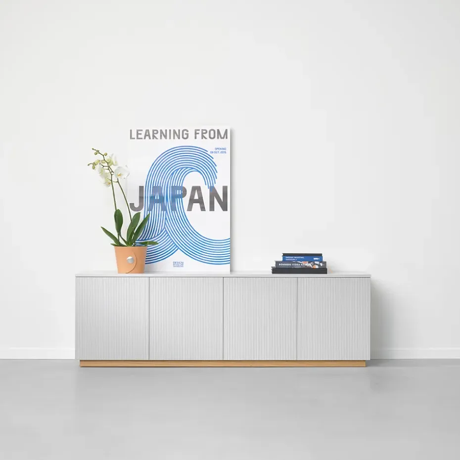 Aparador Beam, Gris claro, base de roble aceitado blanco