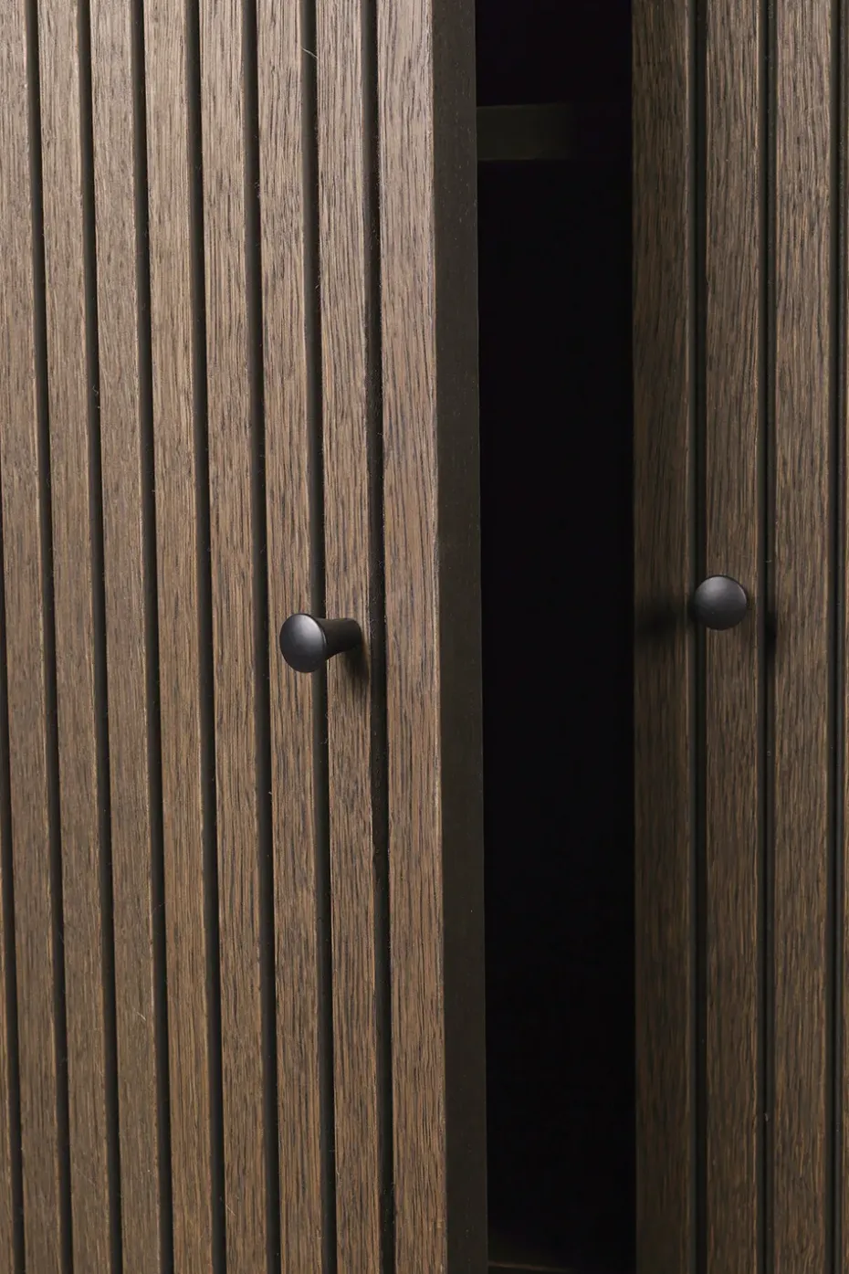 Aparador Sill Low, Dark stained oak