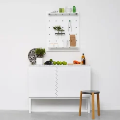 Aparador Story, Azul medianoche, base de roble aceitado blanco