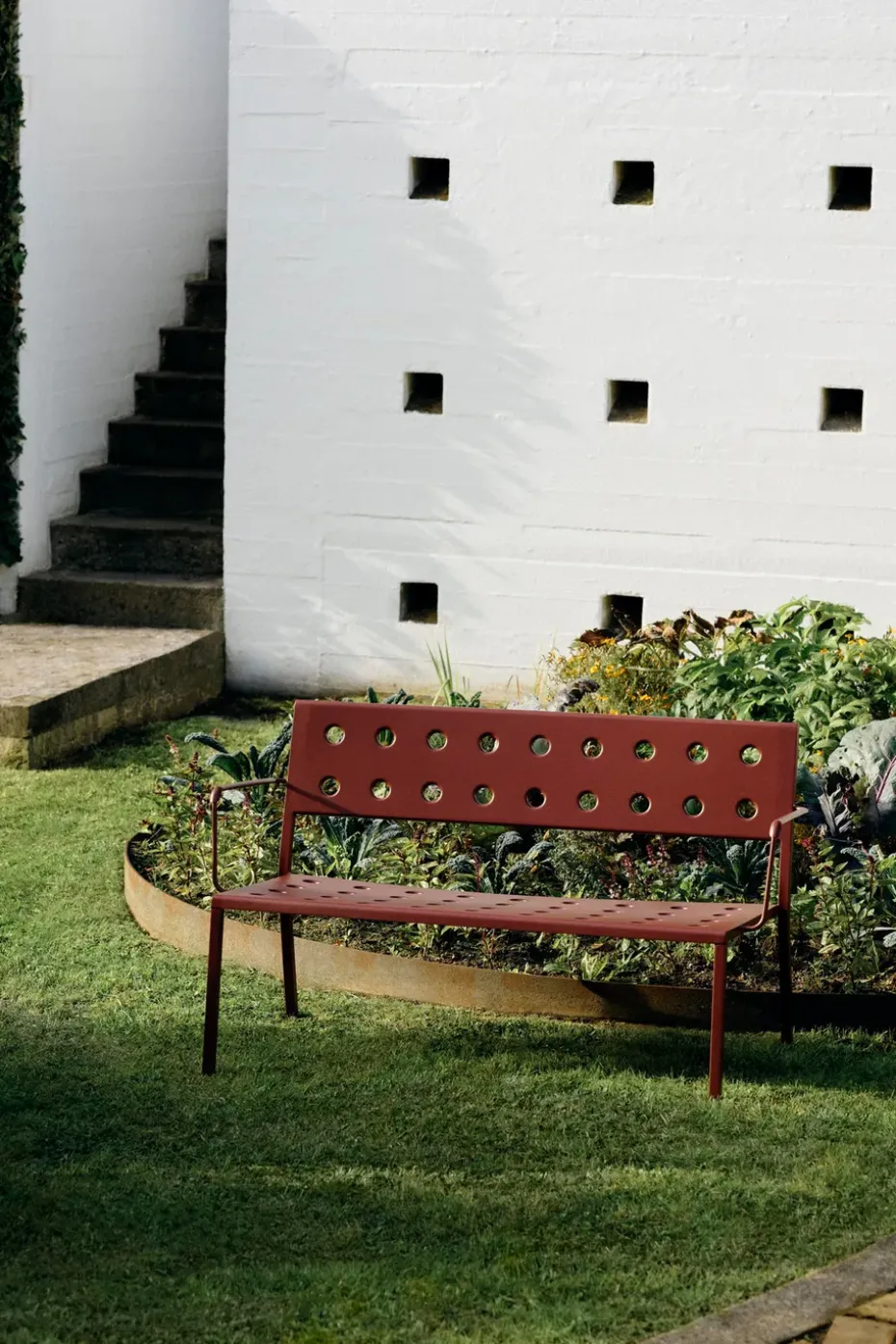 Banco Balcony Lounge con reposabrazos 121,5×69 cm, Rojo hierro