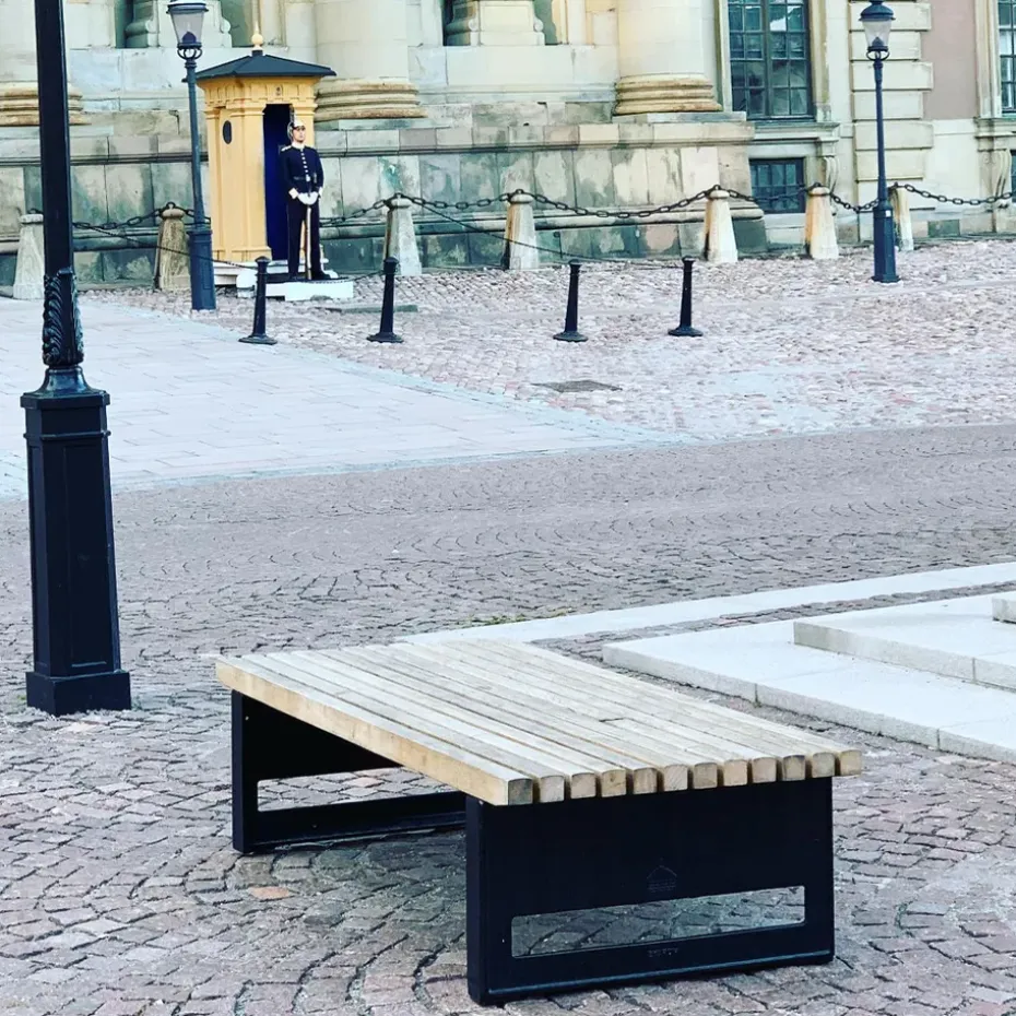 Banco Block, Roble aceitado, ancho, soporte de aluminio en bruto