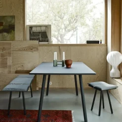 Banco Georg, Roble lacado en negro