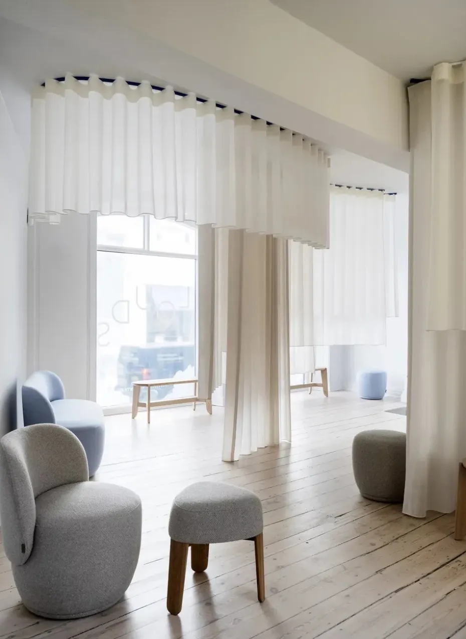 Banco Kuon, Socia desert