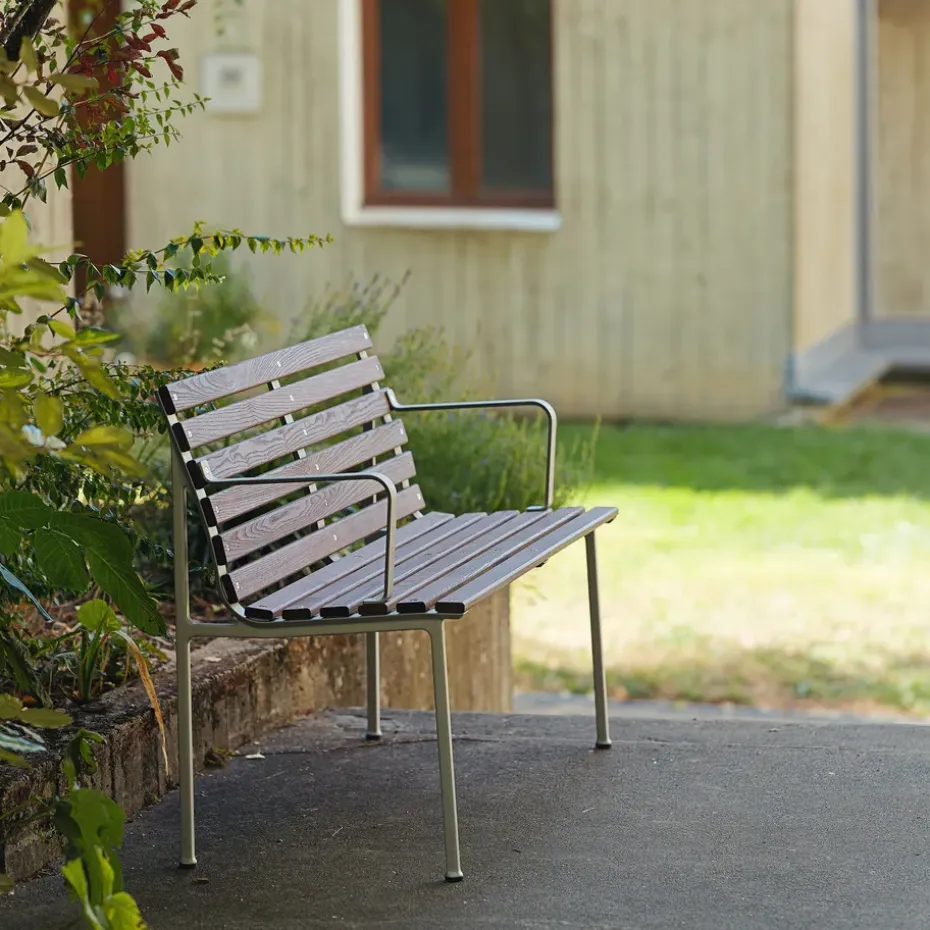 Banco Traverse Dining con reposabrazos, Fresno aceitado