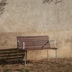 Banco Traverse Dining con reposabrazos, Fresno aceitado