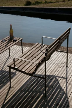 Banco Traverse Lounge con reposabrazos, Fresno aceitado