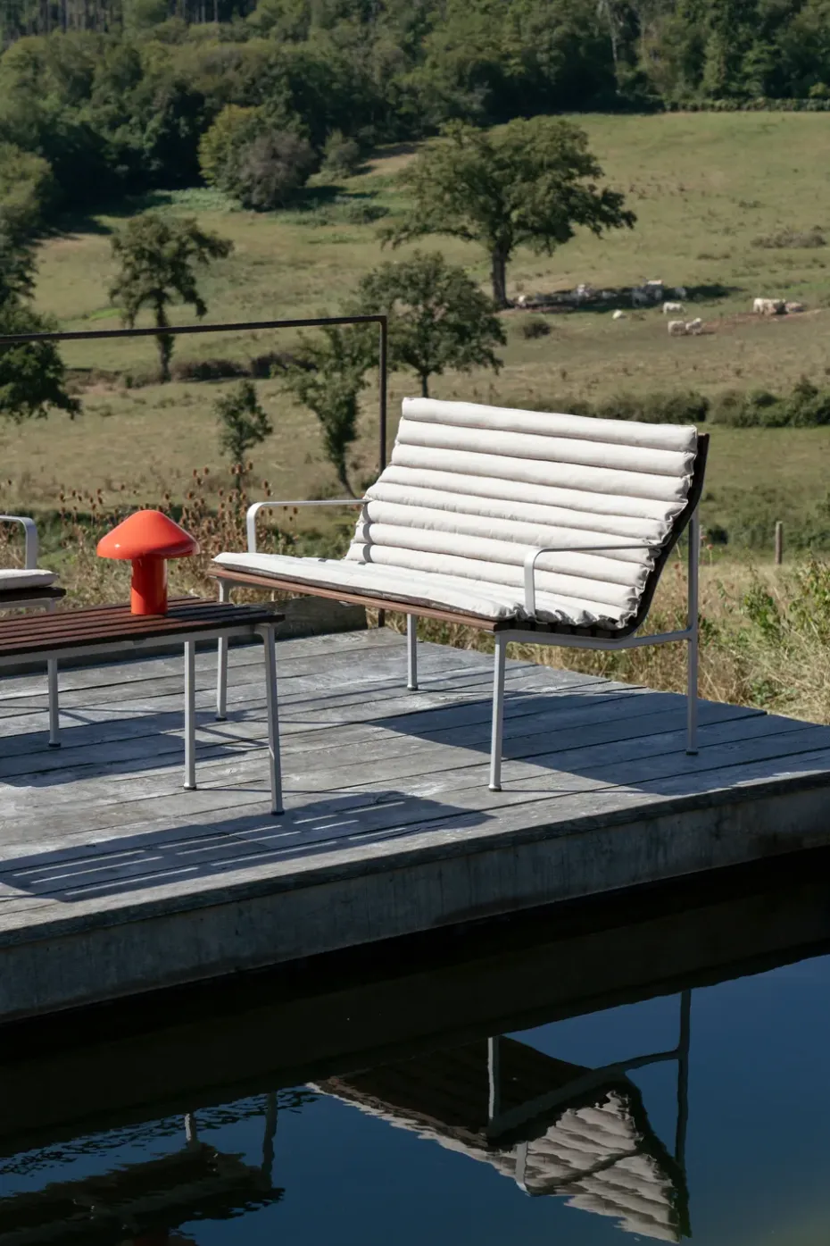 Banco Traverse Lounge con reposabrazos, Fresno aceitado