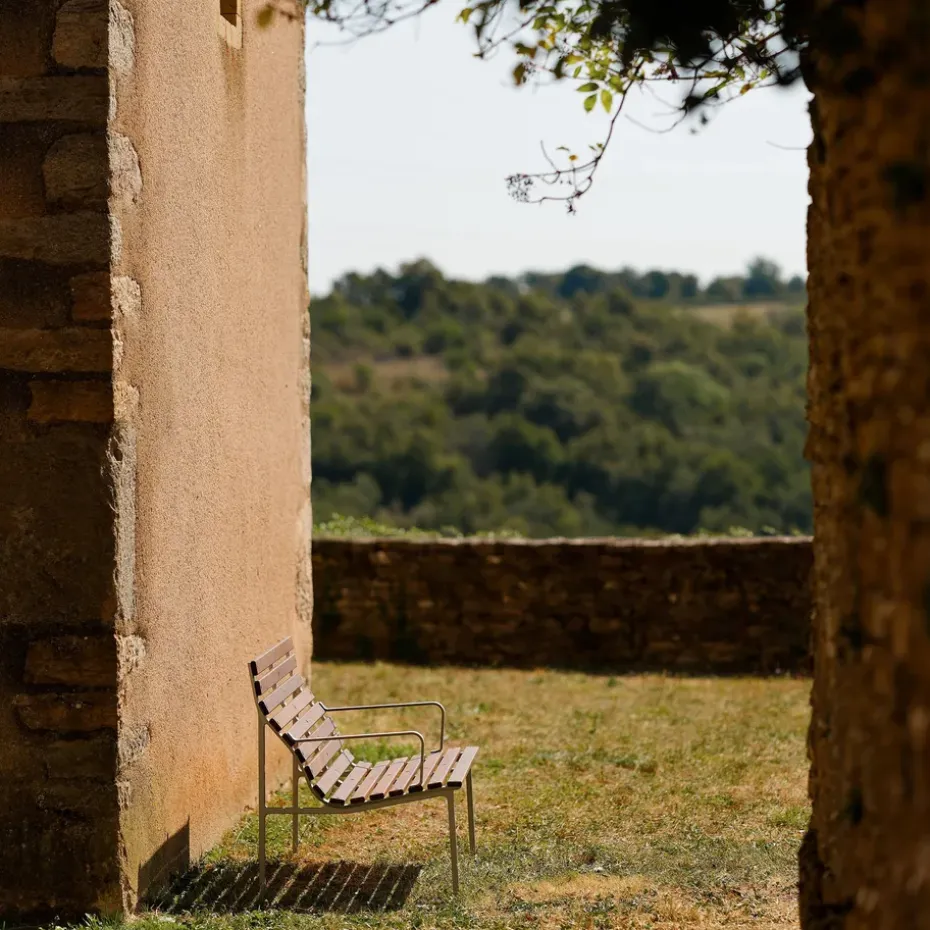 Banco Traverse Lounge con reposabrazos, Fresno aceitado