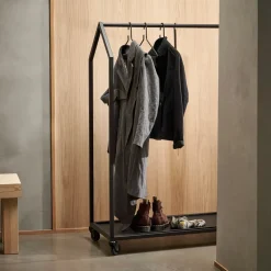 Burro de ropa Clothing House, Negro