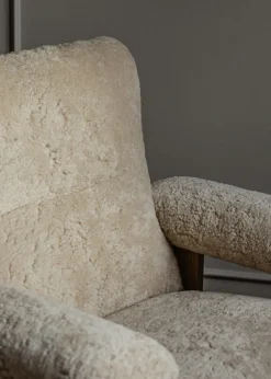 Butaca Brasilia, Dark oak-Nature sheepskin curly