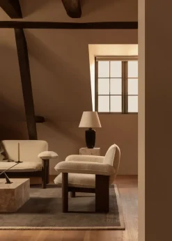 Butaca Brasilia low back, Dark oak-Nature sheepskin curly