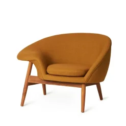 Butaca Fried Egg, Tela tela 424 dark ochre, patas de teca aceitadas