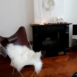 Butaca KS Chair, cuero natural, estructura negra