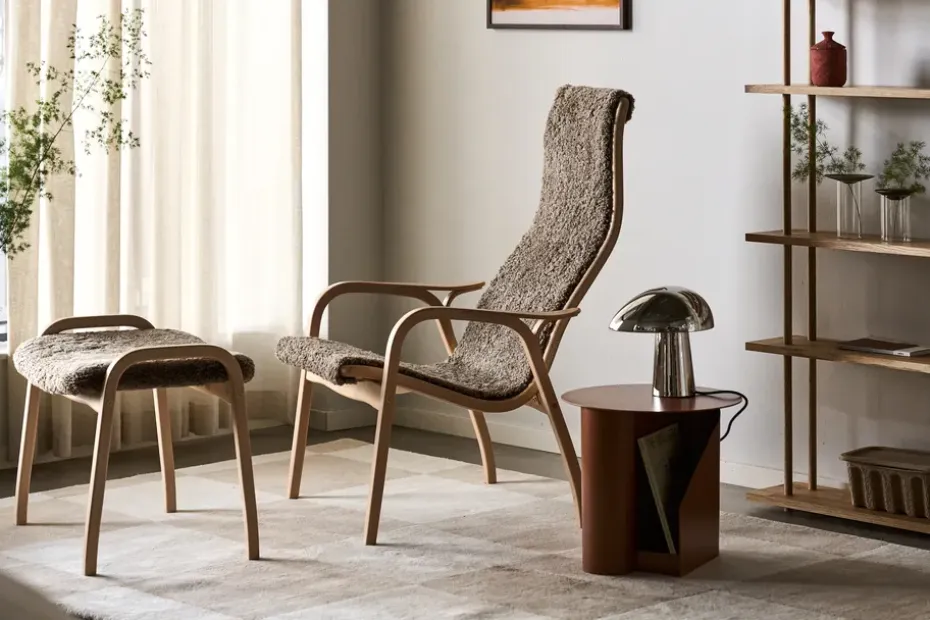 Butaca Lamino haya lacada/piel de oveja, Sahara (marrón turrón)