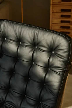 Butaca Loholm con función giratoria, Cuero negro-Bern Beige 0341