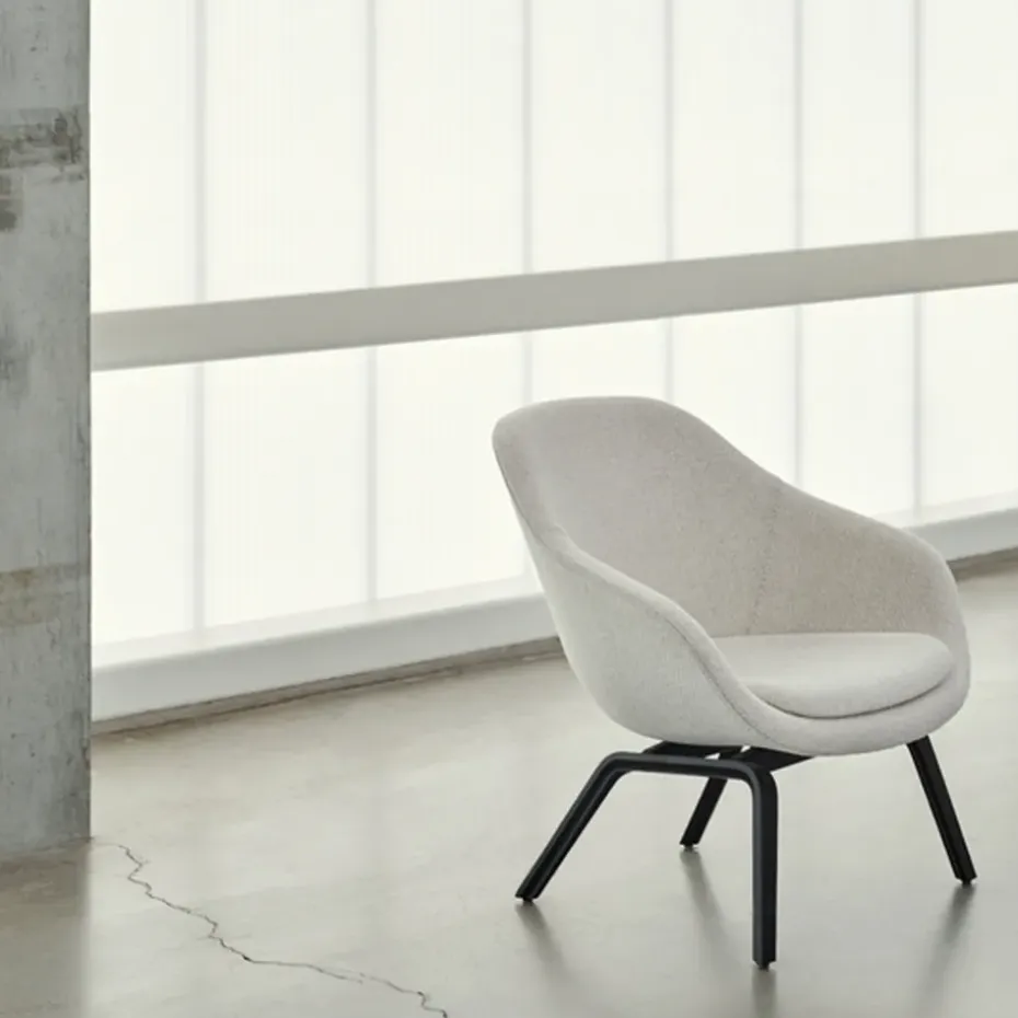 Butaca lounge About a Lounge 83, Surface by hay 150 gris-roble ben