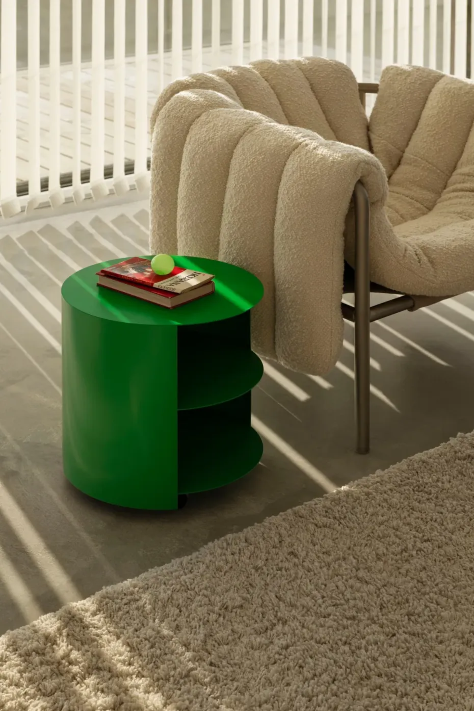 Butaca Lounge Puffy, Light blue leather-traffic red