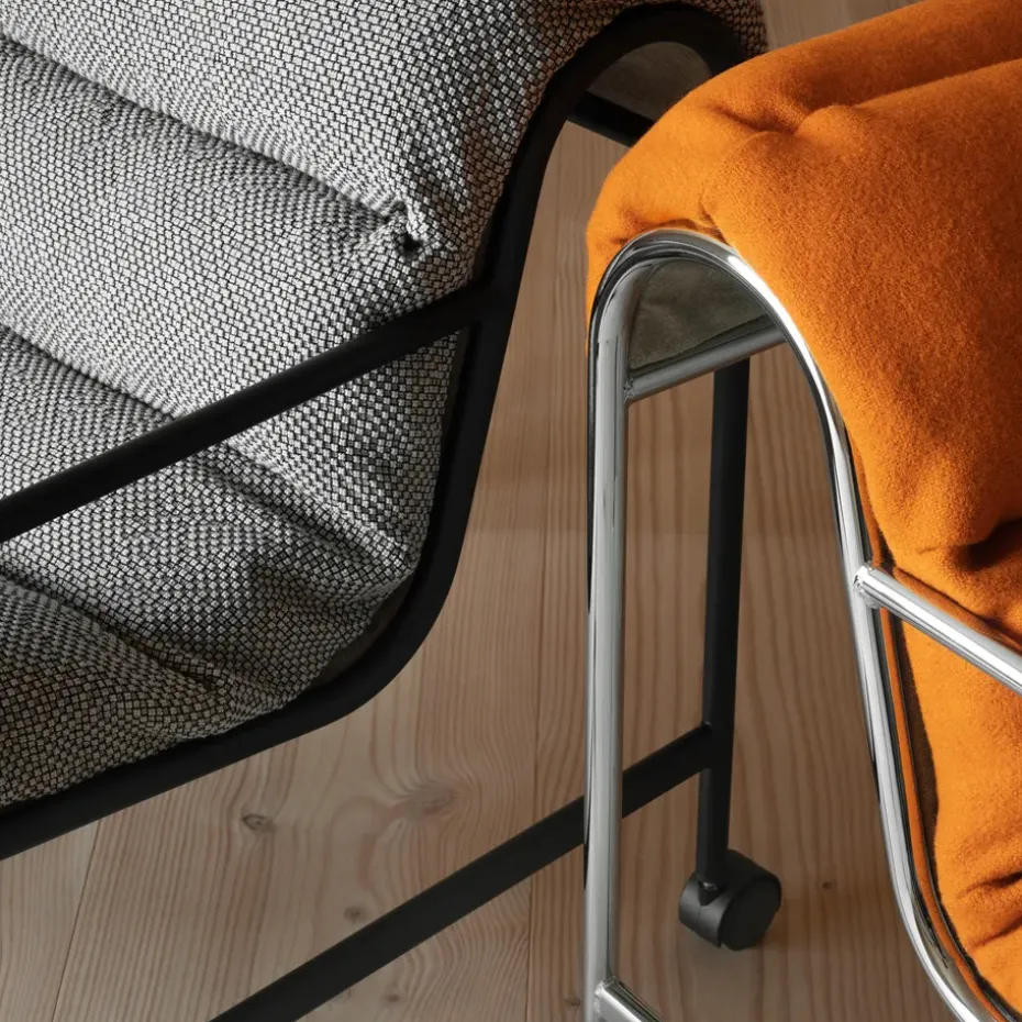 Butaca Sunny con reposabrazos, Vidar marrón-cromado soporte