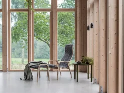 Butaca y reposapiés Lamino de roble aceitado/piel de oveja, Sahara (marrón turrón)