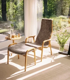 Butaca y reposapiés Lamino de roble aceitado/piel de oveja, Moonlight (beige)