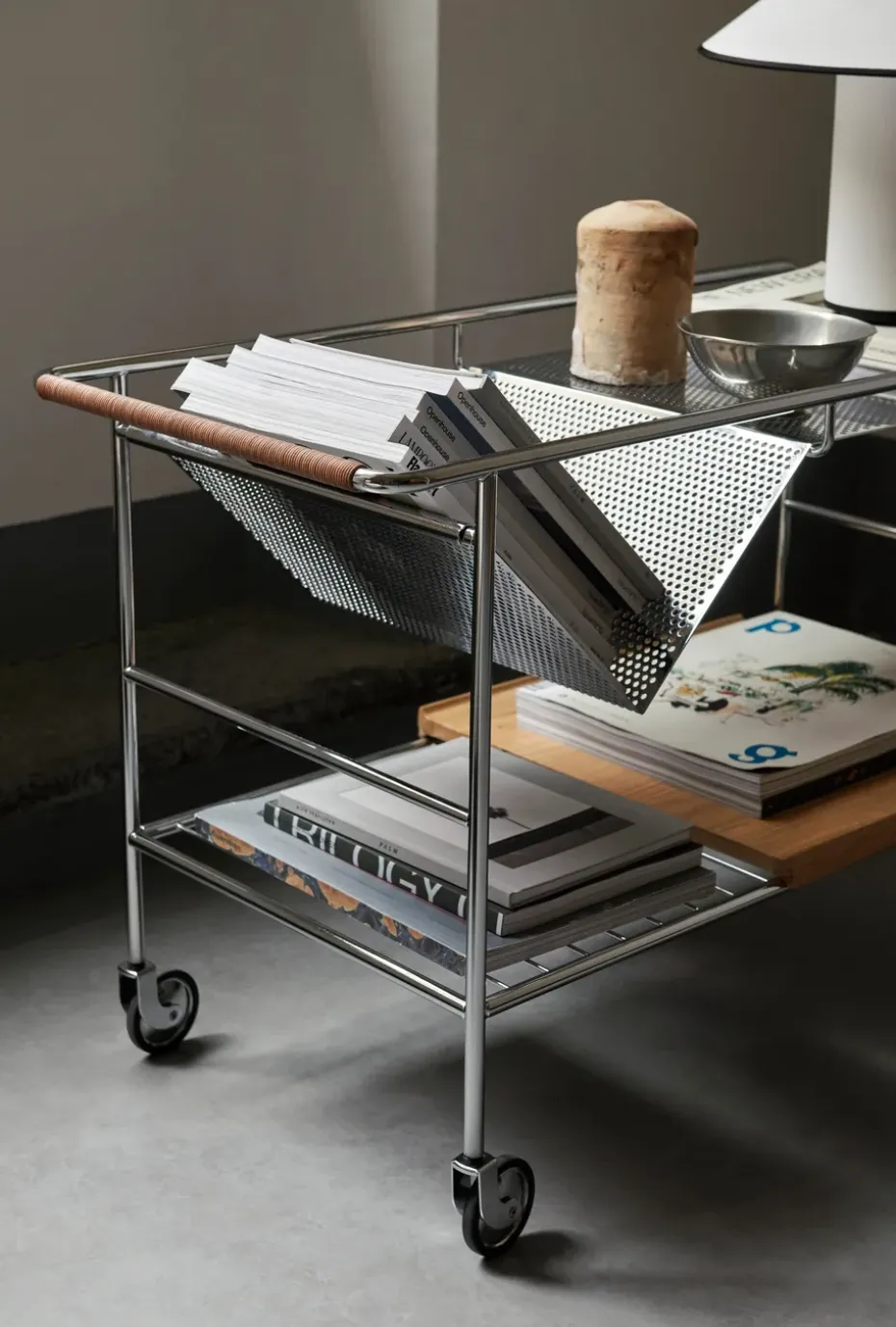 Carro de almacenaje Alima roble lacado, Cromo y roble lacado