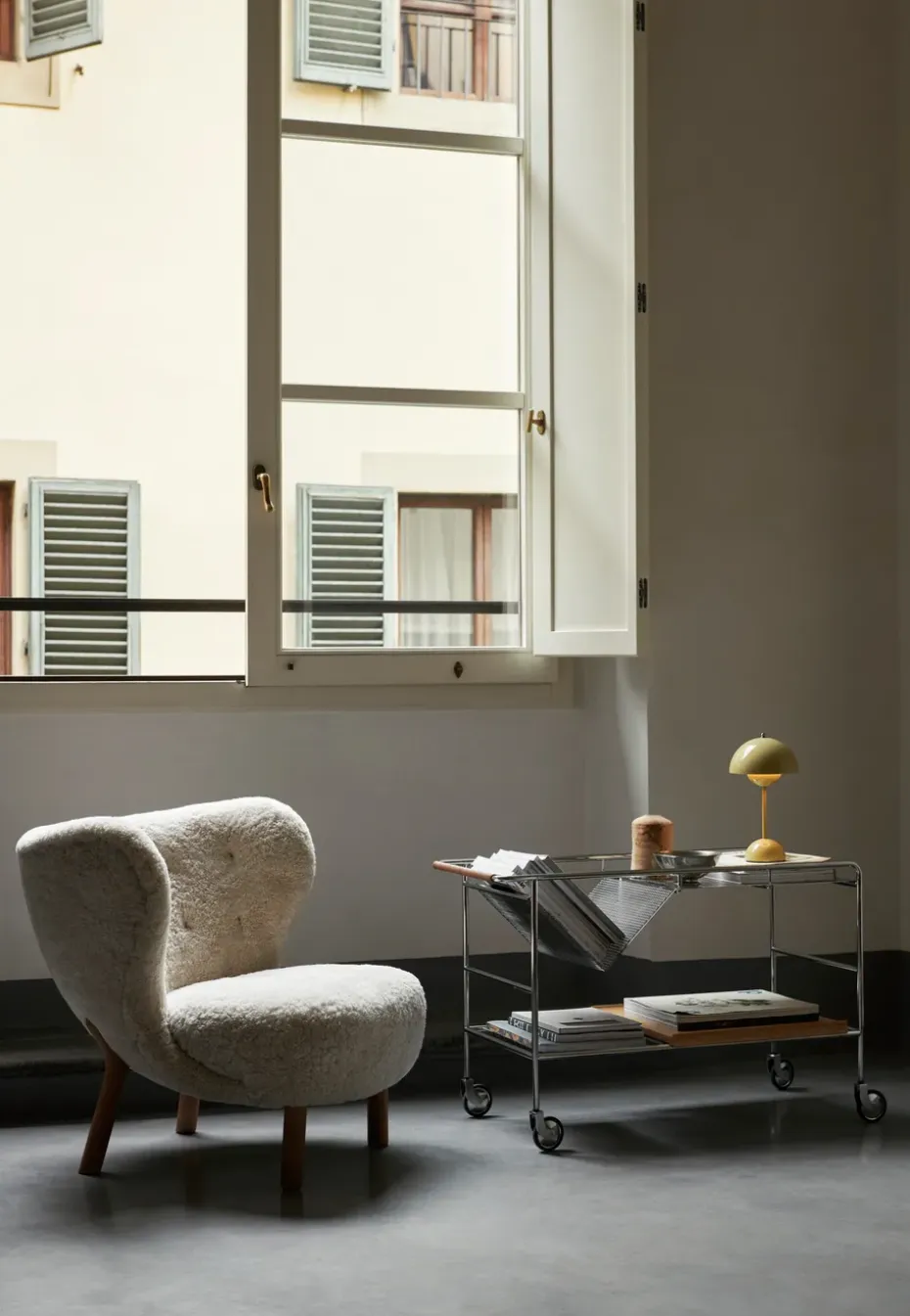 Carro de almacenaje Alima roble lacado, Cromo y roble lacado