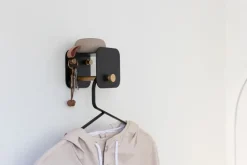 Colgador de pared Hang in There, Black-brass