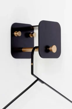Colgador de pared Hang in There, Black-brass
