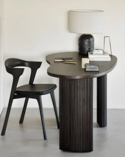 Escritorio Boomerang, Caoba teñida en marrón oscuro, 160x83x76 cm