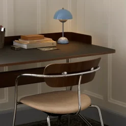 Escritorio Pavilion AV17, Mushroom linoleum, roble lacado, patas de cromo