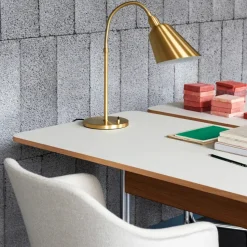 Escritorio Pavilion AV16, Mushroom linoleum, roble lacado, patas de cromo