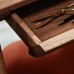 Escritorio Rúna, Nogal aceitado