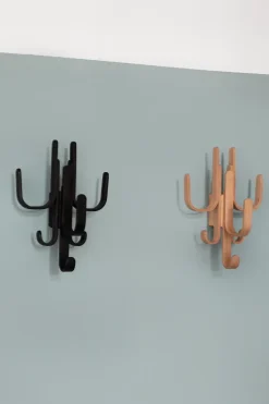 Gancho Woody Three, Black stained oak