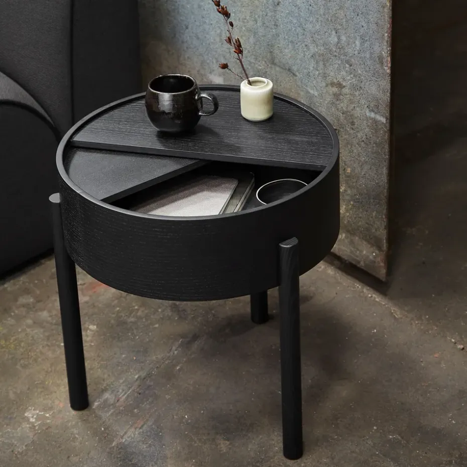 Mesa auxiliar Arc, ceniza teñida de negro ceniza