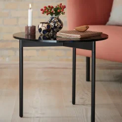 Mesa auxiliar con bastidor inferior negro From Above Ø52 cm, Gris