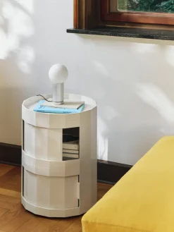 Mesa auxiliar Facet Cabinet 20, Eggshell