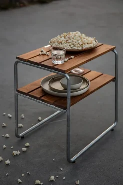 Mesa auxiliar Grythyttan, Teca-estructura galvanizada en caliente