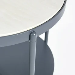 Mesa auxiliar Lene, Gris, bajo, chapa de fresno pigmantada blanca