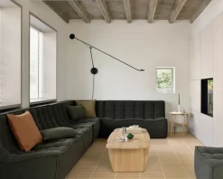 Mesa auxiliar PI, Lackad teak