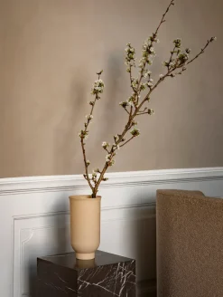 Mesa auxiliar Plinth tall 30x30x51 cm, Brown, pino