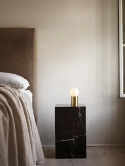 Mesa auxiliar Plinth tall 30x30x51 cm, Brown, pino