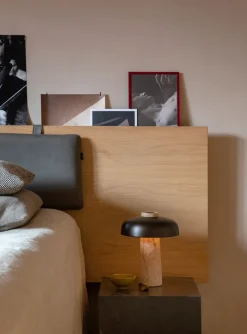 Mesa auxiliar Plinth tall 30x30x51 cm, Black, pino