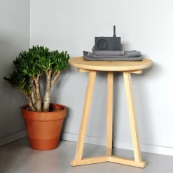 Mesa auxiliar Tripod, Oak-Wax oil small 56x46 cm