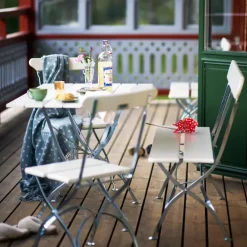 Mesa Bryggeri, Roble lacado blanco-galvanizado en caliente