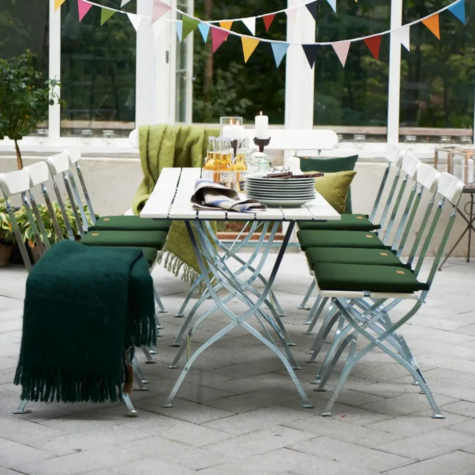 Mesa Bryggeri, Roble lacado blanco-galvanizado en caliente