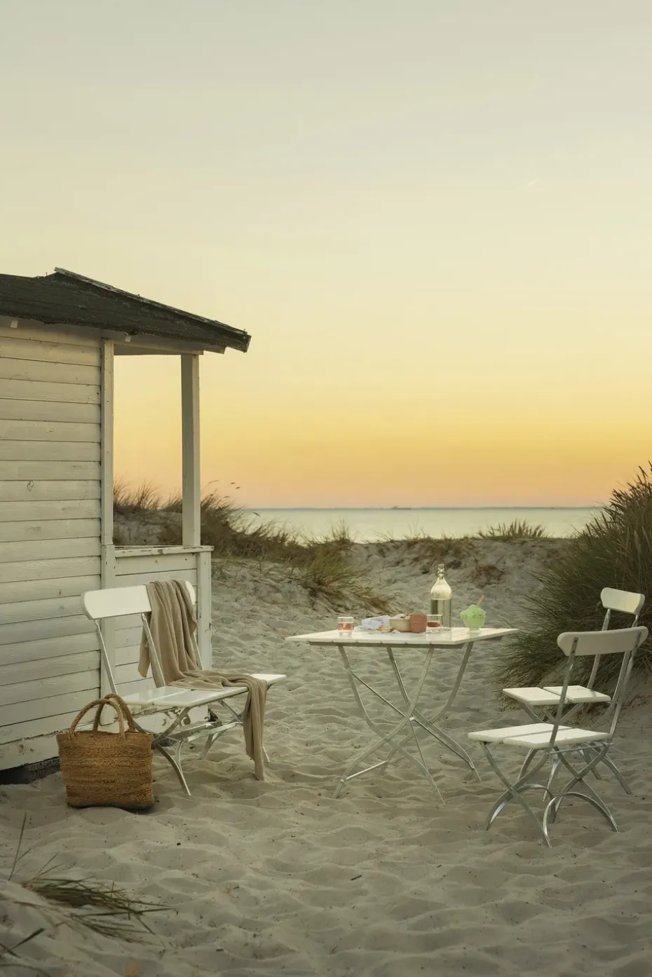 Mesa Bryggeri, Roble lacado blanco-galvanizado en caliente