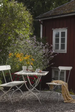 Mesa Bryggeri, Roble lacado blanco-galvanizado en caliente