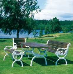 Mesa Byarum 142x72 cm, Pino barniz marrón, estructura de aluminio en bruto