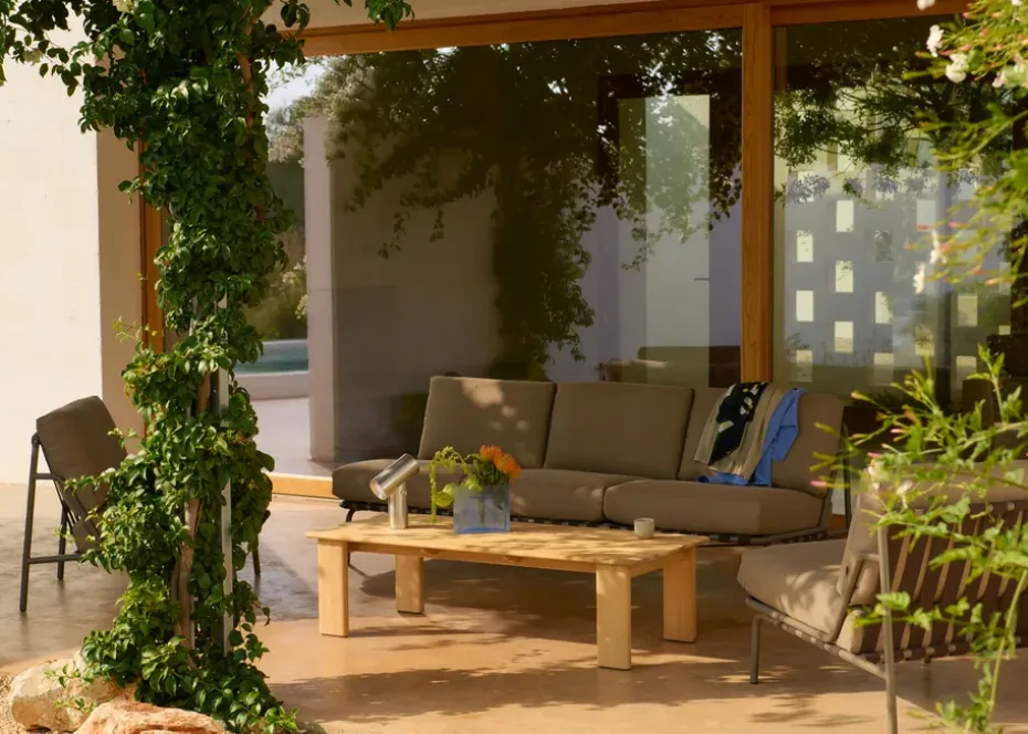 Mesa de centro Assemble, Teca, 135 × 55 cm